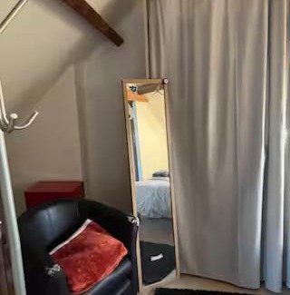 Gare House | Nid du Beffroi Gare, Ferry & Shuttle