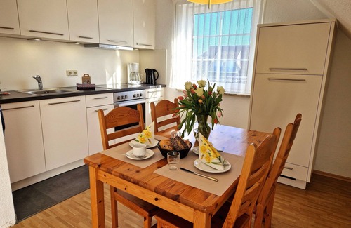 Norddeich Apartment | Niedliche Ferienwohnung OG für 4 Pers.+baby -ca. 60 m² im Zentrum von Norddeich