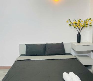 Downtown Ho Chi Minh City House | Night Owl - Thu Khoa Huan