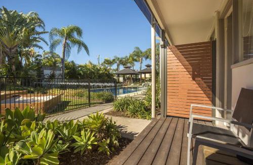 Caloundra Hotel | Nightcap at Golden Beach Tavern