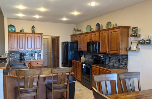 Branson West Condo | Nightly Specials! Spacious OzarksHome ~ HiSpeedWiFi ~ OutdoorPool ~ Close to SDC