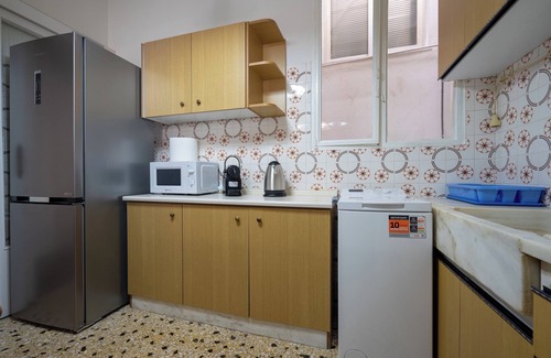 Nikaia Apartment | Nikaia One-Bedroom Comfort for 4 by ΜΡS