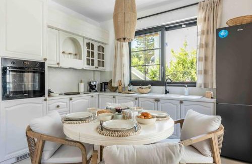 Kokkini Chani House | Nikole cottage house by the sea