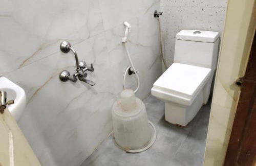 Raja Annamalai Puram Hotel | Nile Guest House