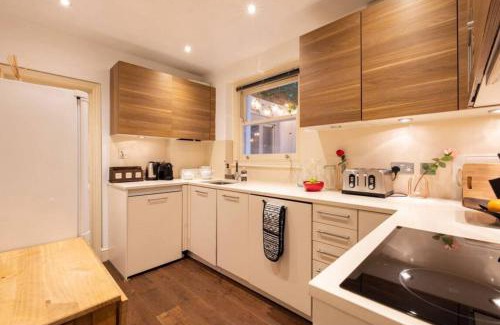 Redcliffe Apartment | Niru Experience Serene Garden Haven Duplex