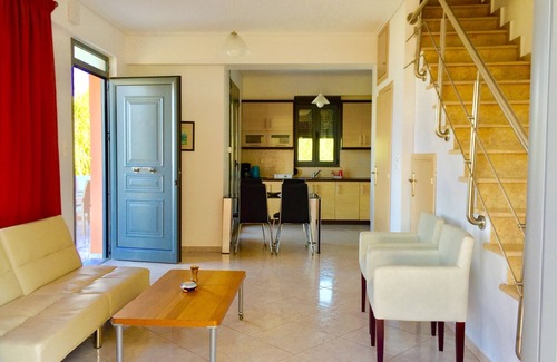 Skala Neon Kidonion House | Nitelli's Houses