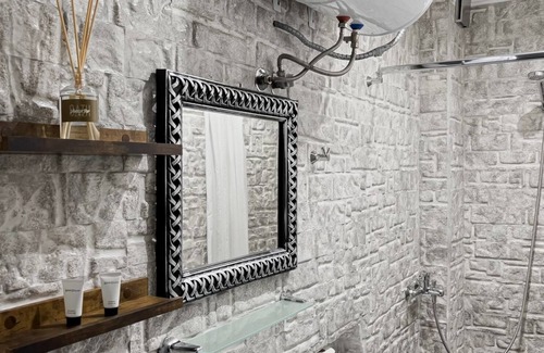 Lavreotiki House | NJ Apartments - Deluxe Edition