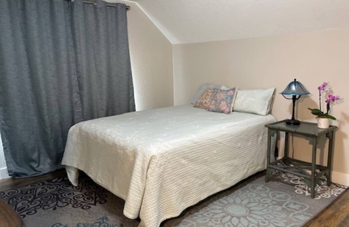 Forest Grove Bed & Breakfast | nnnnnnnnnPrivate 1-bedroom apt in a remodeled historic home in Forest Grove, OR