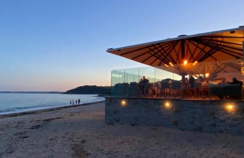 Maenporth House | No.10 Falmouth - 2 minutes walk to the beach