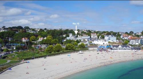 Maenporth House | No.10 Falmouth - 2 minutes walk to the beach