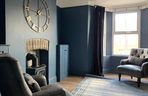 Fishguard House | No 11, Fishguard, Ideal for beach, coastal path and town!