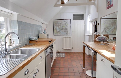 Lower Swanwick Cottage | NO.2 BAYTREE COTTAGE, family friendly in Swanwick, Hampshire