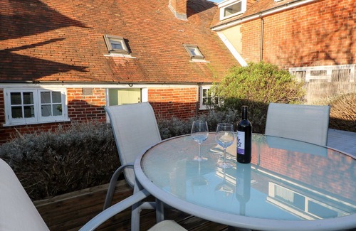 Lower Swanwick Cottage | NO.2 BAYTREE COTTAGE, family friendly in Swanwick, Hampshire