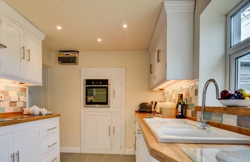 Wiseman's Bridge House | No 2 Sea View in Saundersfoot