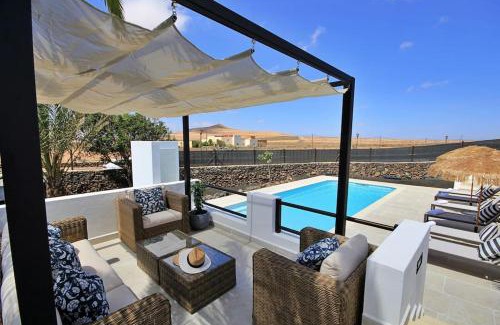La Oliva Villa | No 2. Stunning 4-Bedroom Villa with Large Pool