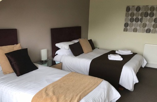 Troon Hotel | No.2 Troon Road B&B