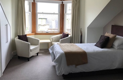 Troon Hotel | No.2 Troon Road B&B
