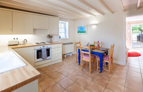 Burnham Market Apartment | No. 4 Back Lane - sleeps 3 guests in 2 bedrooms