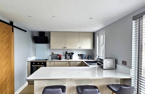 Whitchurch Apartment | No.4 - The Philog by Switchback Stays