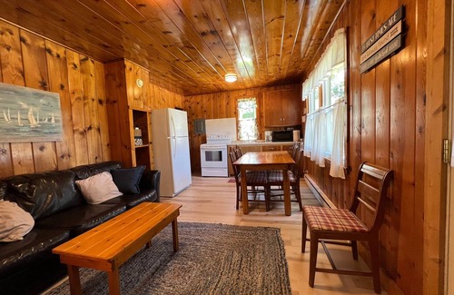 Cedarville Cabin | No. 8 Cabin - Les Cheneaux Landing