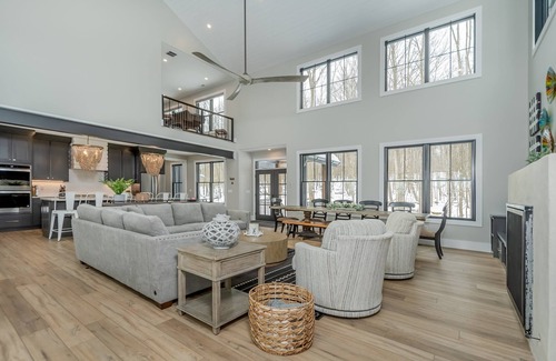 McHenry Cabin | No Black Tie Affair