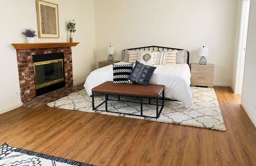 Simi Valley House | No Cleaning Fee - 4 Bedroom with King Bedroom Suite in the heart of Simi Valley