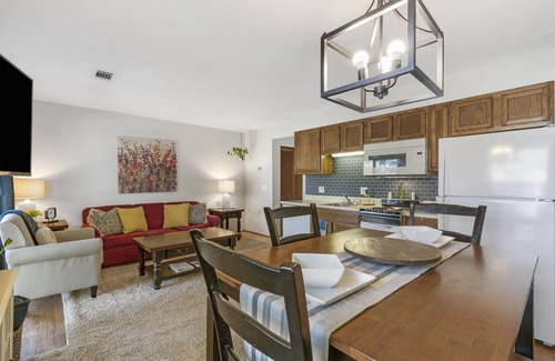 Table Rock Condo | NO Cleaning Fees! Ground Level! Very Clean! Close to attractions!