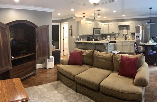 Corinth Apartment | NO PETS. fully furnished, sleeps four. Beautiful retreat and close to town.