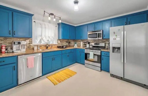 Melrose - Oakpark House | No Prob-Llama Lex - Distillery District Charmer