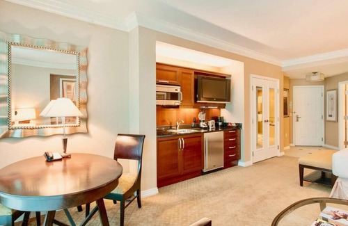 Las Vegas Condo | No Resort Fee ! Strip View Suite - Pools & Valet
