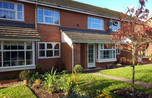 Stratford-upon-Avon Apartment | No shared access. 10 mins to RSC Theatre, restaurants & town centre