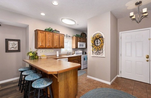 Branson West Condo | No Stairs! 2 miles to Silver Dollar City, Ozark views, resort amenities & more!