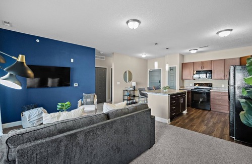 West Des Moines Apartment | No Stairs! Garage Included! Ton's of Extras!
