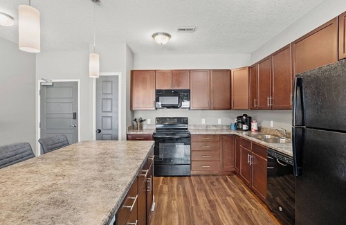 West Des Moines Apartment | No Stairs! Garage Included! Ton's of Extras!