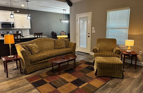 Conway House | No Stress - On Round Mountain