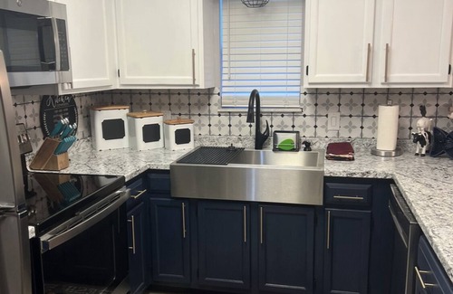 Pigeon Forge House | No winding road to travel. WE HAVE A OTHER HOUSES 3 DOORS APART ID: 1603900