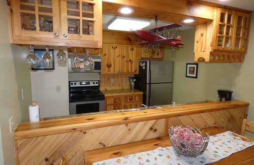 Bellaire Condo | No Worries at Summit Village!