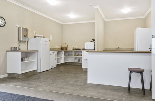Cambridge Hotel | No1 Motels On Victoria