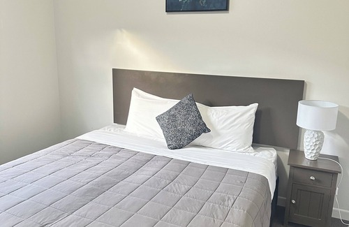 Cambridge Hotel | No1 Motels On Victoria
