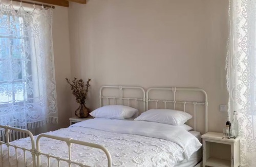 Mansle Bed & Breakfast | No12.is a beautiful, riverside boutique B&B rm1
