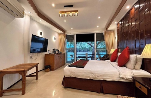 Bang Khla House | No8 Double Suite, Rainbow Arokaya Welness Resort