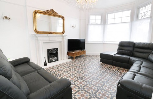 Llandudno House | NOAH'S REST, pet friendly, character holiday cottage in Llandudno