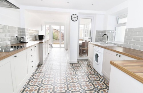 Llandudno House | NOAH'S REST, pet friendly, character holiday cottage in Llandudno