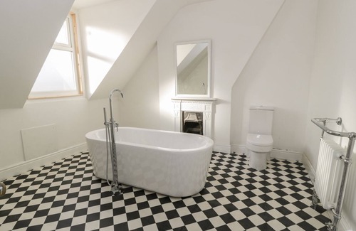 Llandudno House | NOAH'S REST, pet friendly, character holiday cottage in Llandudno