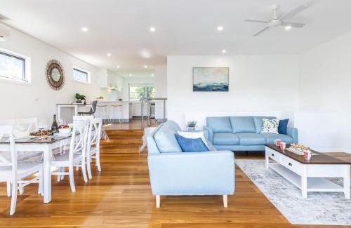 Soldiers Point House | Noemis Place 7 Cromarty Road water views and boat parking available in the driveway
