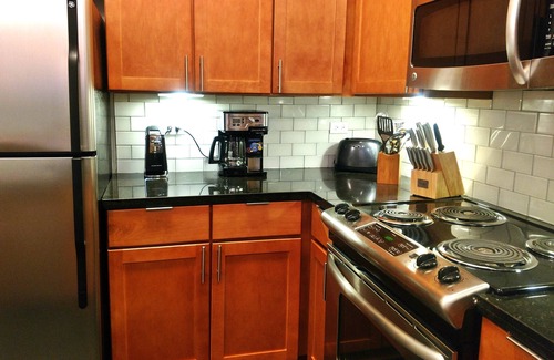 French Quarter Apartment | NOLA has ALL THE FESTIVITIES! SPACIOUS 1B/1B w/garage PARKING avail!