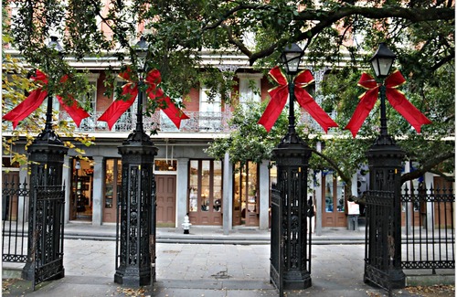French Quarter Apartment | NOLA has ALL THE FESTIVITIES! SPACIOUS 1B/1B w/garage PARKING avail!
