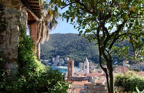 Noli Apartment | Noli:apartment, in the '800 villa, terrace and garden. overlooking the Gulf