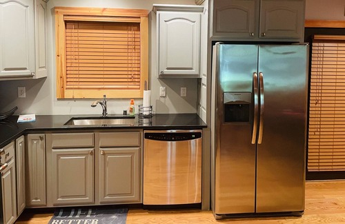 Cub Run House | Nolin Lake modern log cabin, walking distance/access to lake, near Mammoth Cave