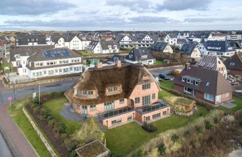 Wenningstedt-Braderup House | Noller s Hues